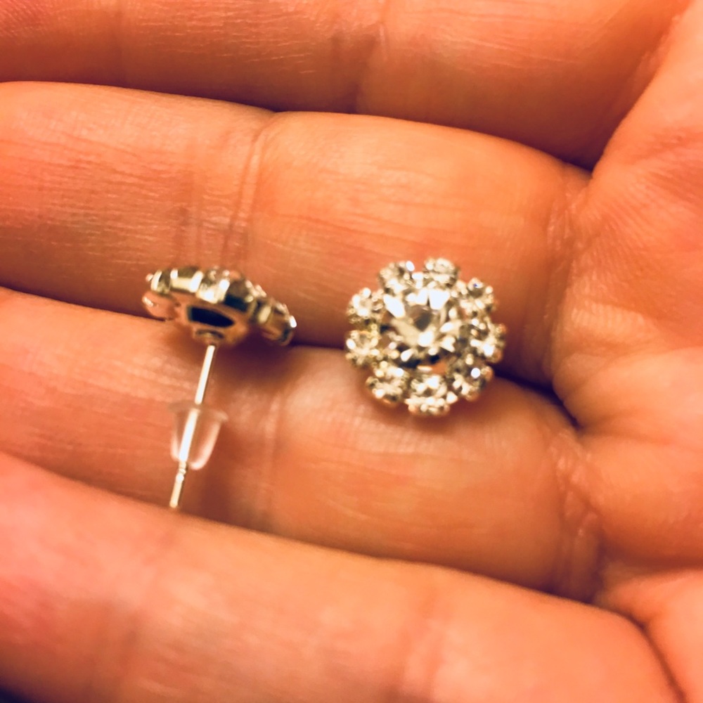 💥LAST PAIR💥 Sunflower CZ Studs - Picture 3 of 7